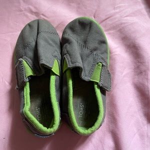 Toms size 7T